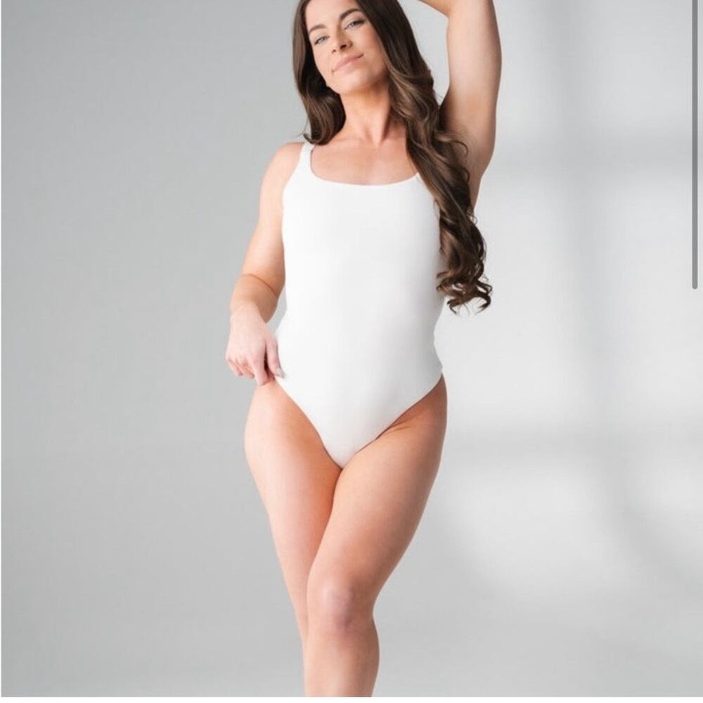 Vitality Balance Athletica Essence Bodysuit Snow Color Light‎ Compression NWT